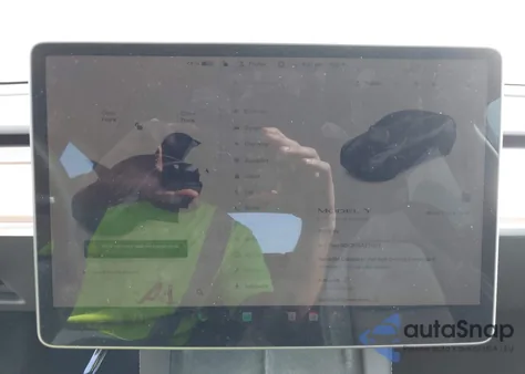 2025 Tesla Model Y Long Range Dual Motor All-Wheel Drive from USA, damaged, VIN 7SAYGDED0SA371231